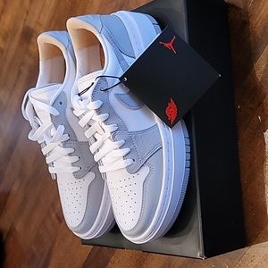 Womens Nike Air Jordan 1 Low Elevate, size 9.5